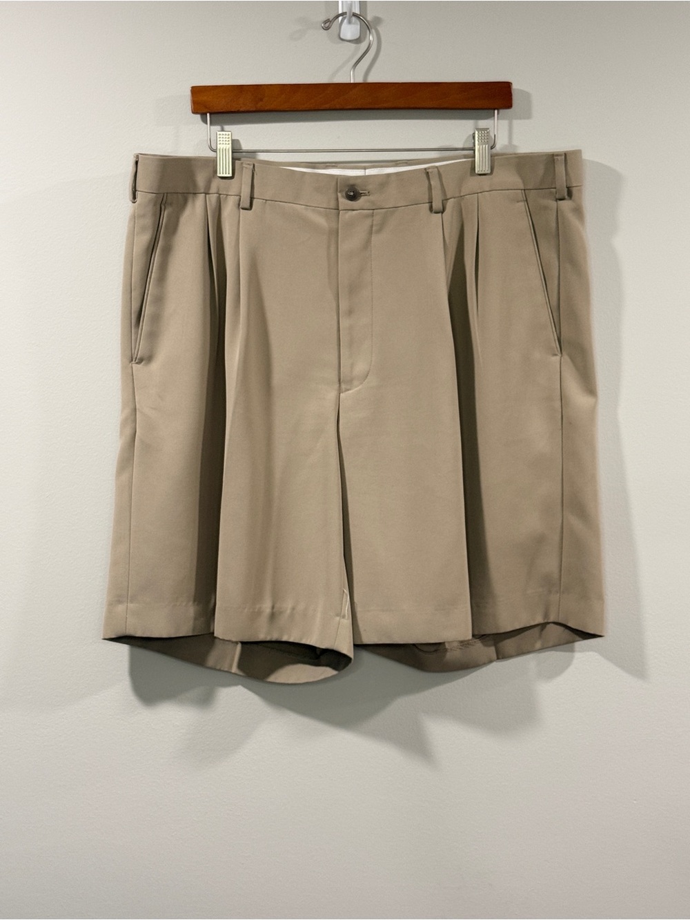 Alan Flusser Golf Men's Pleated Front Shorts in Khaki Size 40